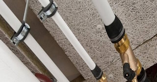 Замена труб водоснабжения в квартире: цена от 2091 руб. - СантехДомКль
